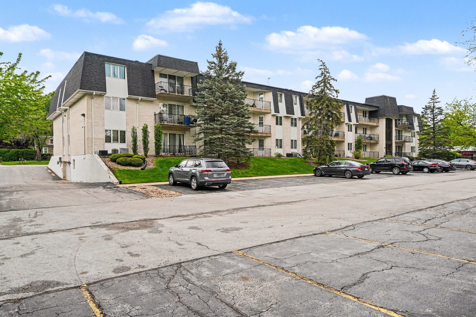 2440 186th Street #H3, Lansing, IL 60438