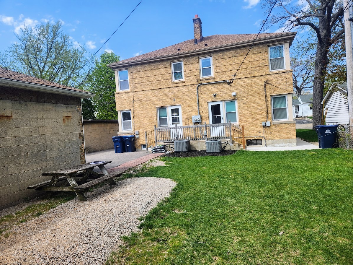 409-11 W Keith Avenue, Waukegan, IL 60085