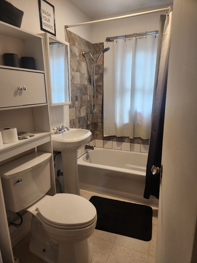 409-11 W Keith Avenue, Waukegan, IL 60085