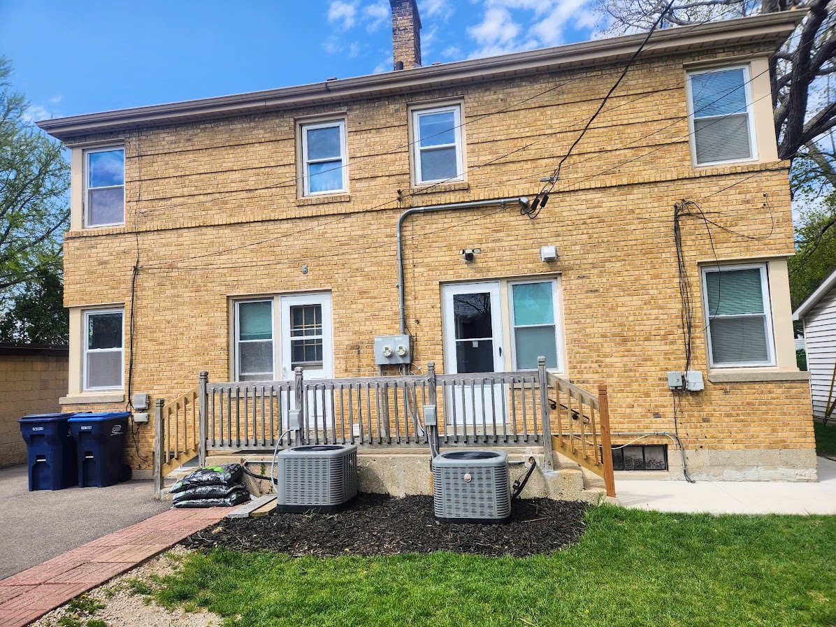 409-11 W Keith Avenue, Waukegan, IL 60085