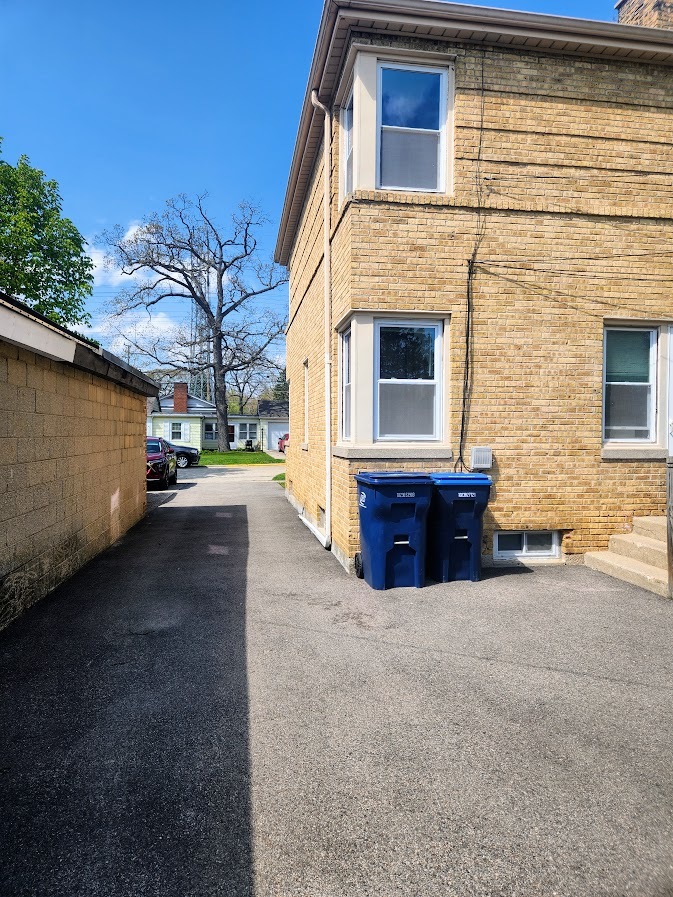 409-11 W Keith Avenue, Waukegan, IL 60085