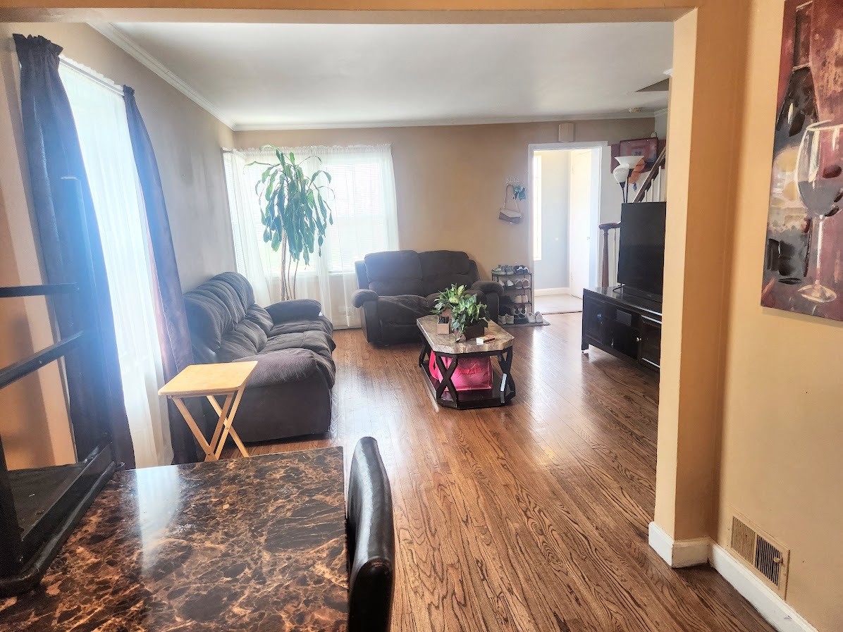 409-11 W Keith Avenue, Waukegan, IL 60085