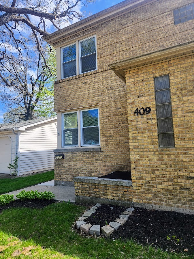 409-11 W Keith Avenue, Waukegan, IL 60085