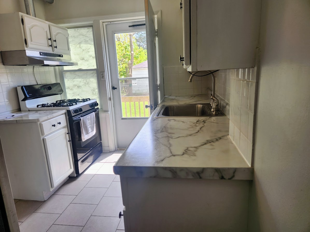 409-11 W Keith Avenue, Waukegan, IL 60085