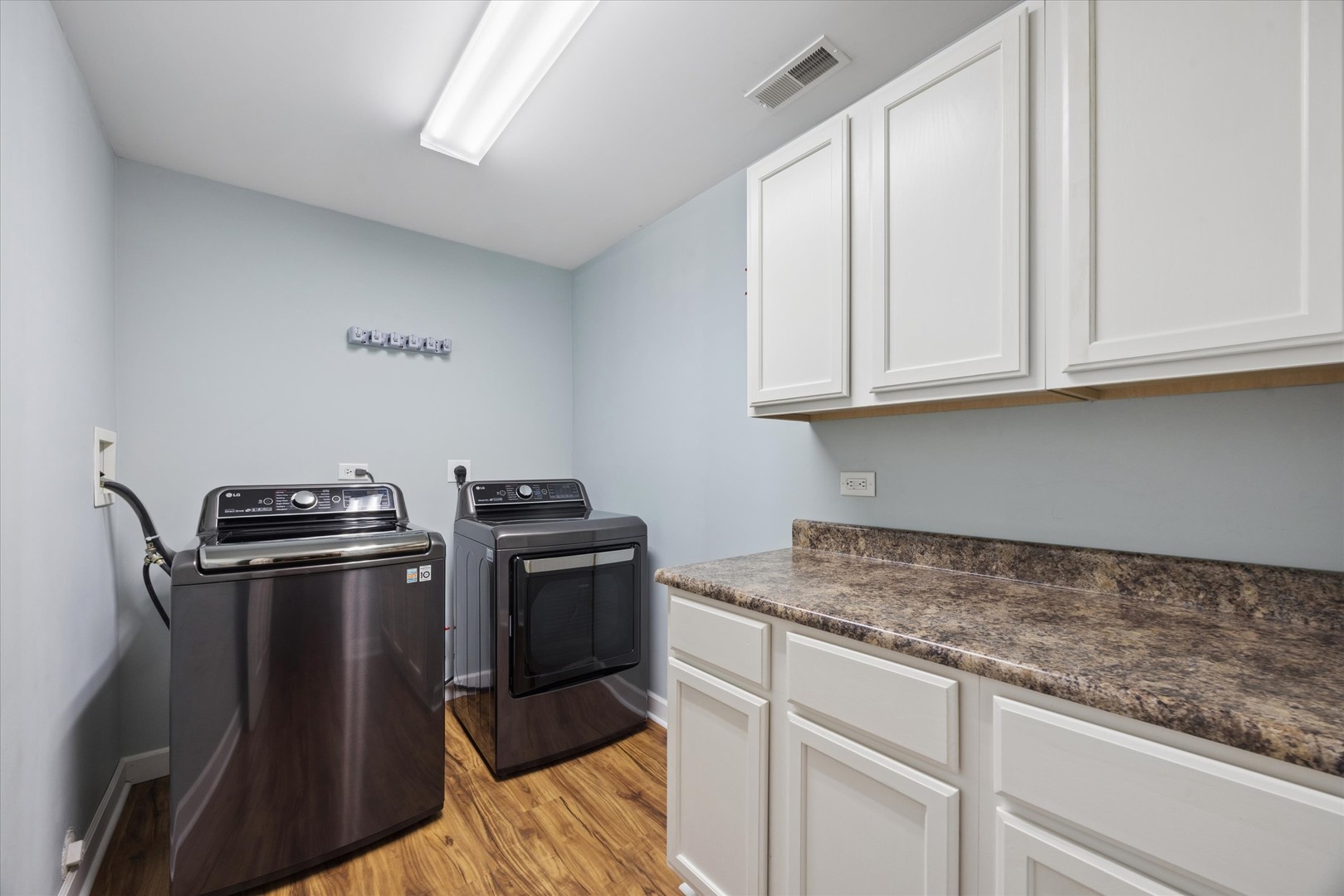 4144 Milford Lane, Aurora, IL 60504