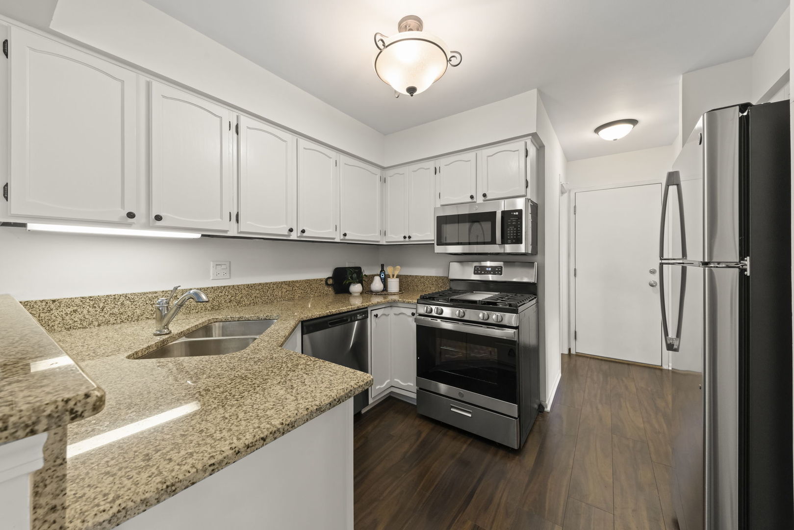 1353 Queensgreen Circle #1502, Naperville, IL 60563