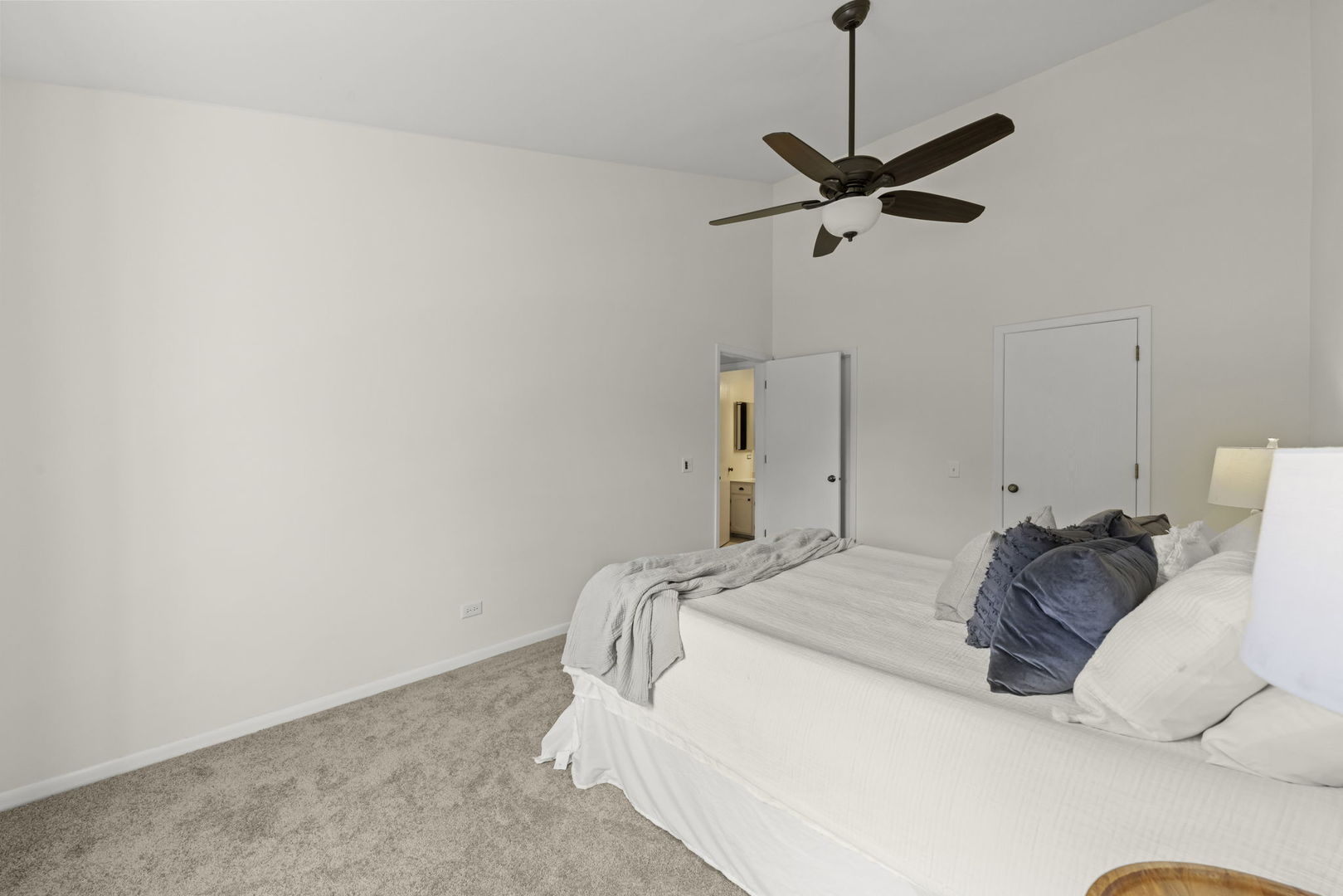 1353 Queensgreen Circle #1502, Naperville, IL 60563