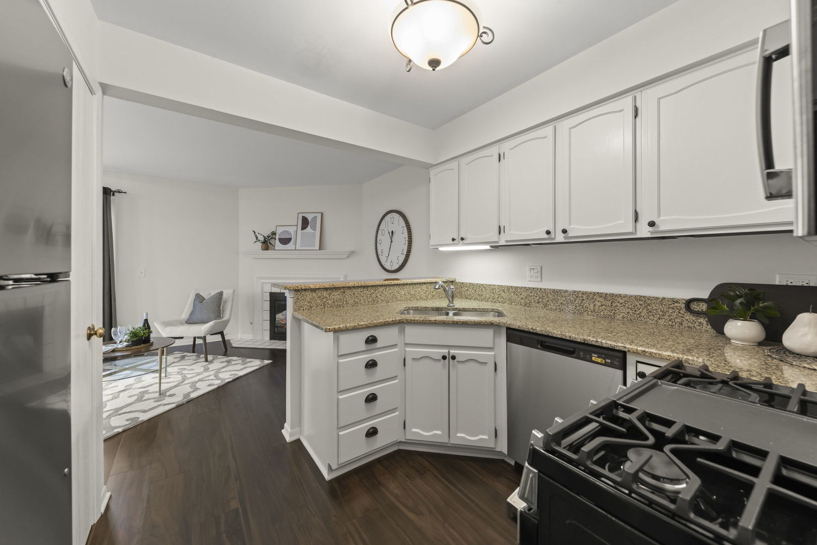 1353 Queensgreen Circle #1502, Naperville, IL 60563