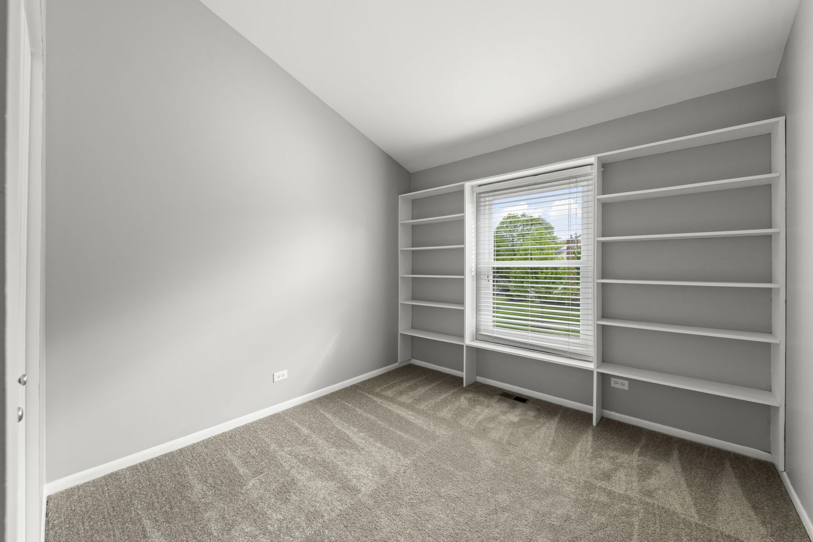 1353 Queensgreen Circle #1502, Naperville, IL 60563