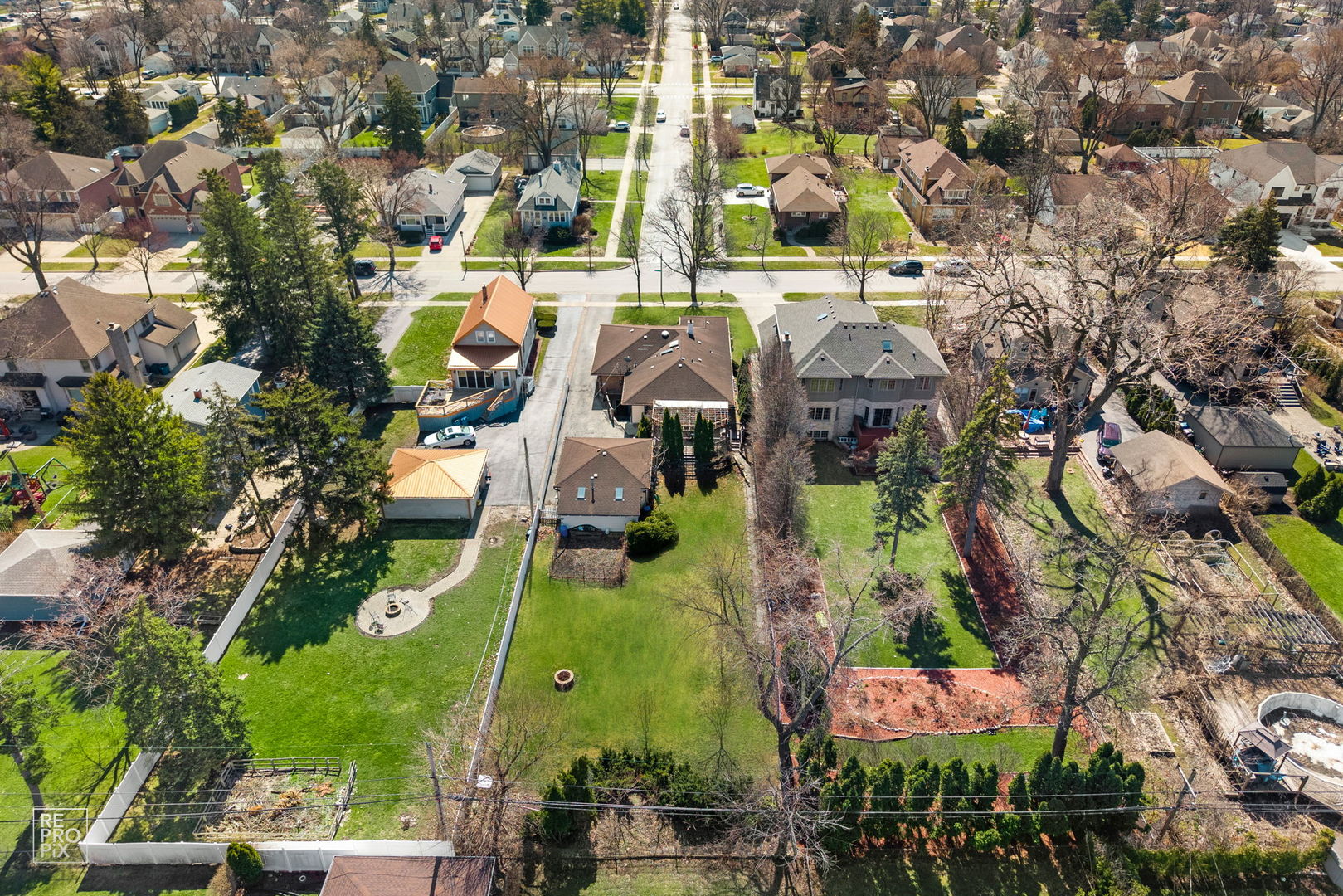 221 E Grantley Avenue, Elmhurst, IL 60126