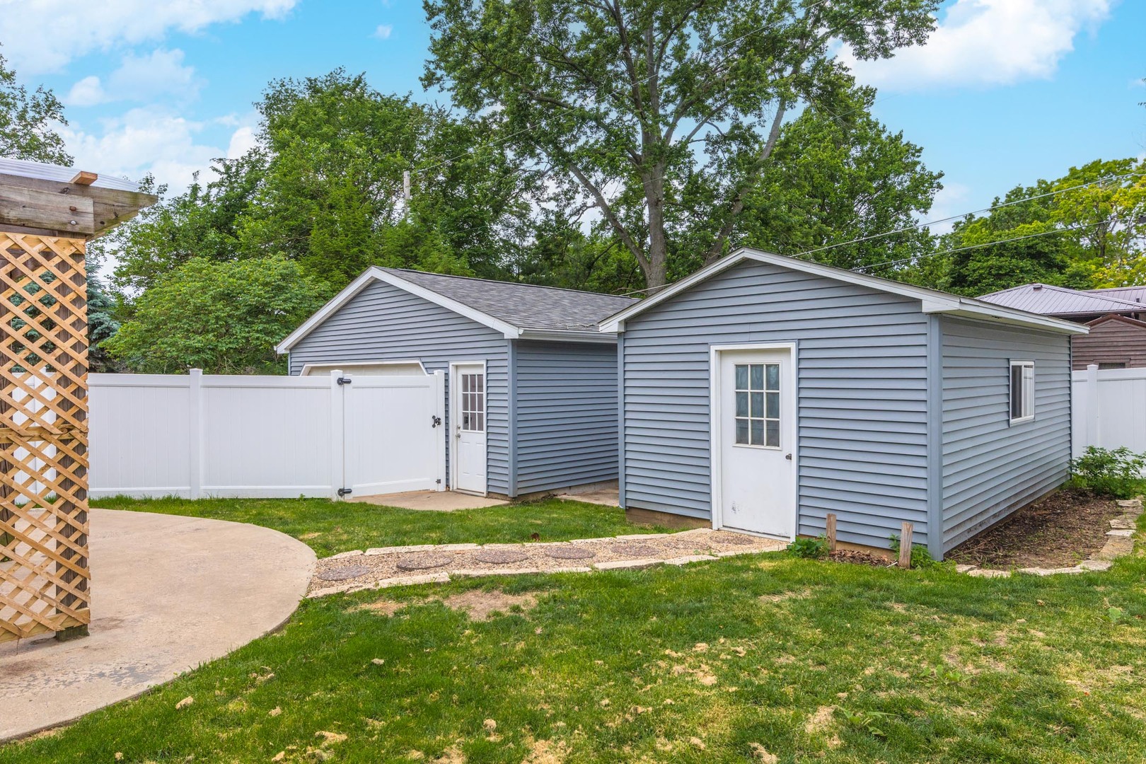 12 Norbloom Avenue, Bloomington, IL 61701