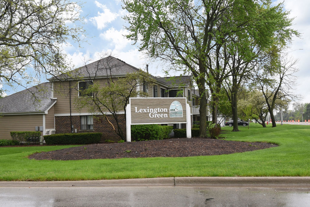 274 Elmwood Lane #A1, Schaumburg, IL 60193