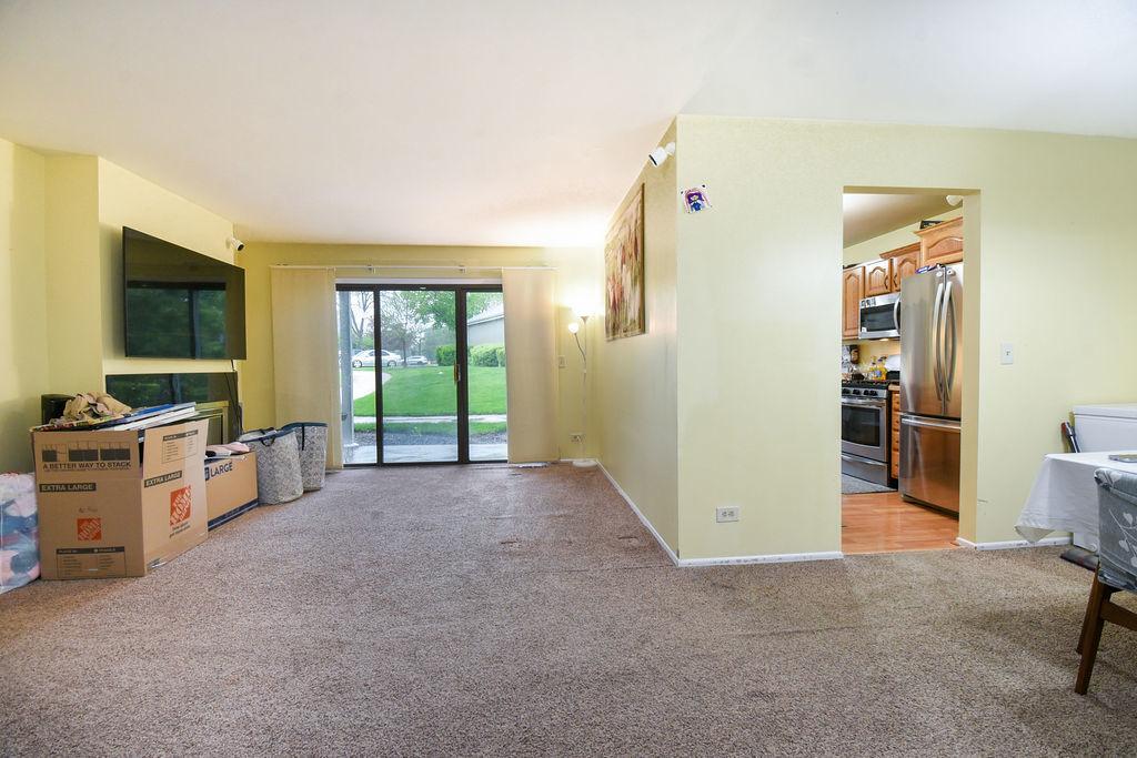 274 Elmwood Lane #A1, Schaumburg, IL 60193