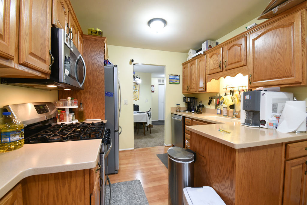 274 Elmwood Lane #A1, Schaumburg, IL 60193