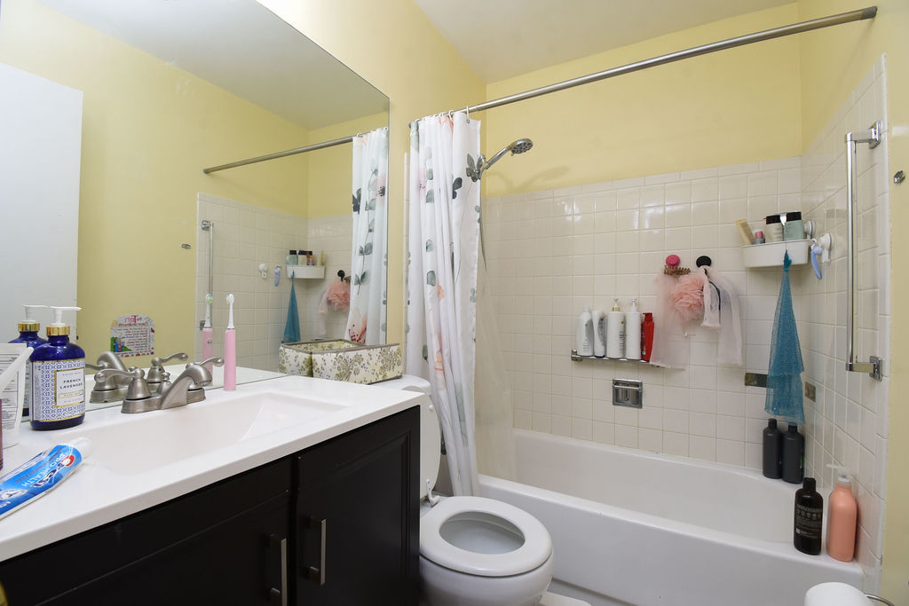 274 Elmwood Lane #A1, Schaumburg, IL 60193