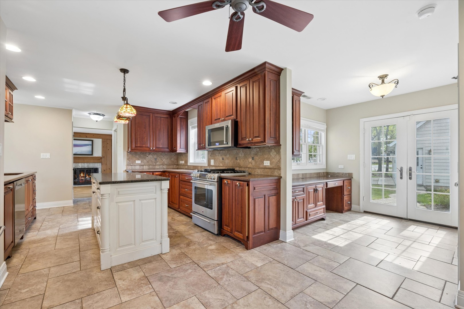 233 S Prospect Avenue, Clarendon Hills, IL 60514