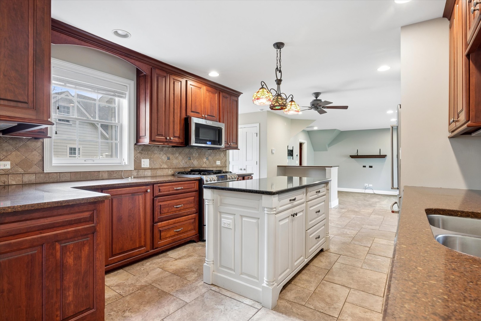233 S Prospect Avenue, Clarendon Hills, IL 60514