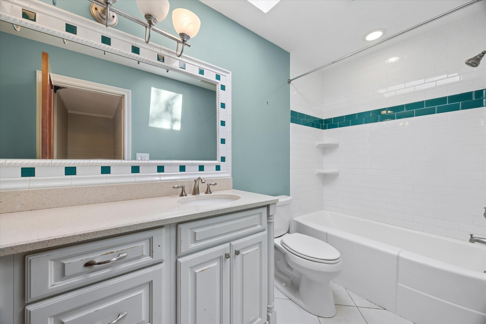 233 S Prospect Avenue, Clarendon Hills, IL 60514