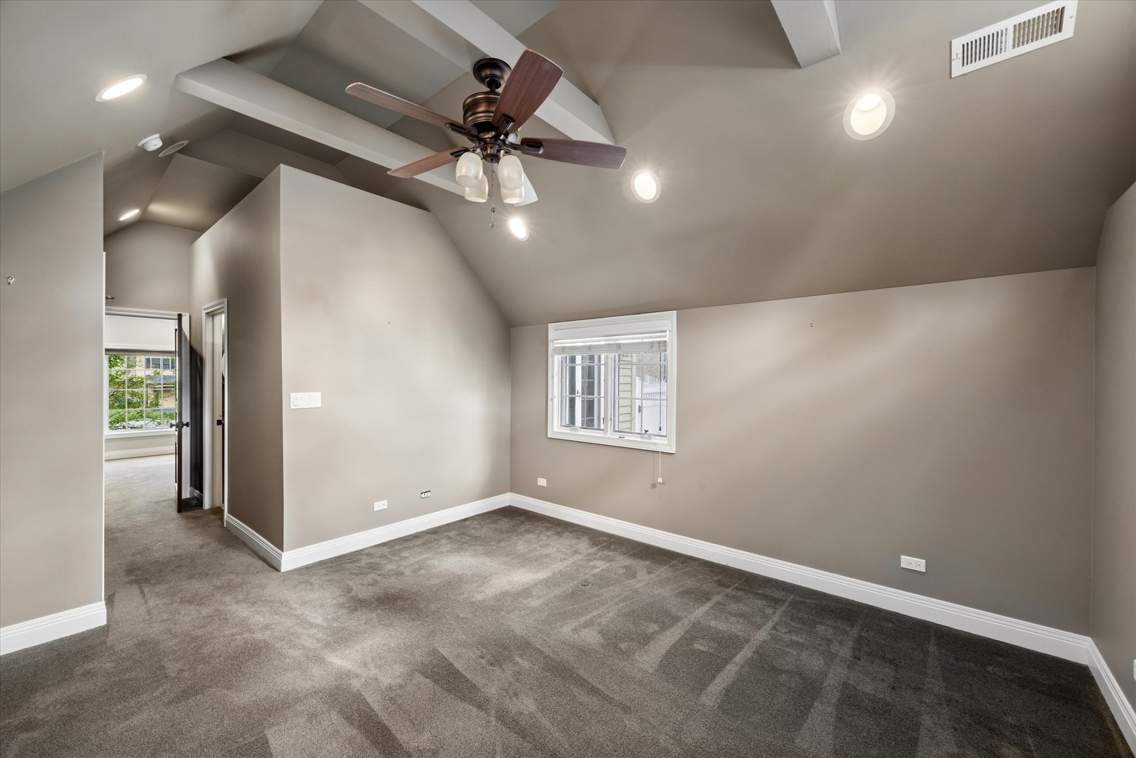 233 S Prospect Avenue, Clarendon Hills, IL 60514