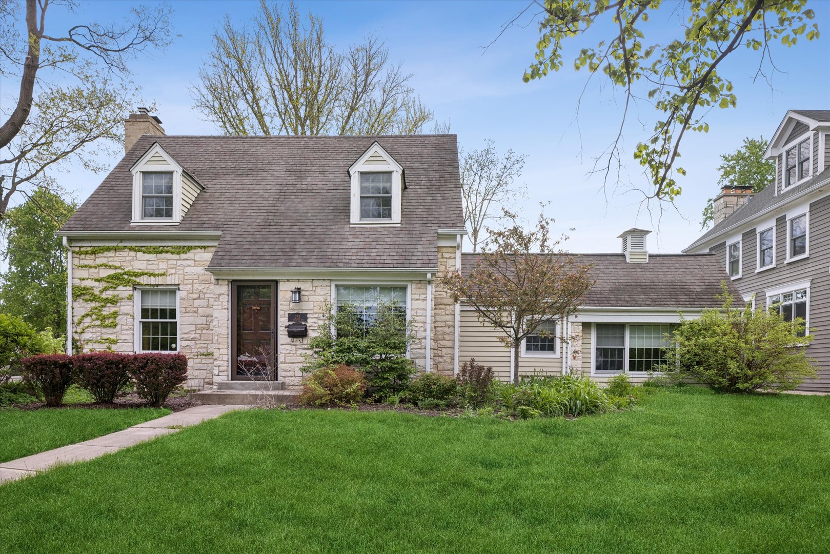 233 S Prospect Avenue, Clarendon Hills, IL 60514