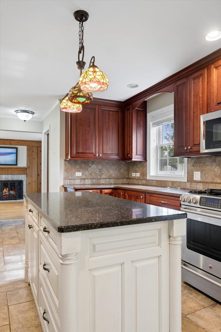 233 S Prospect Avenue, Clarendon Hills, IL 60514