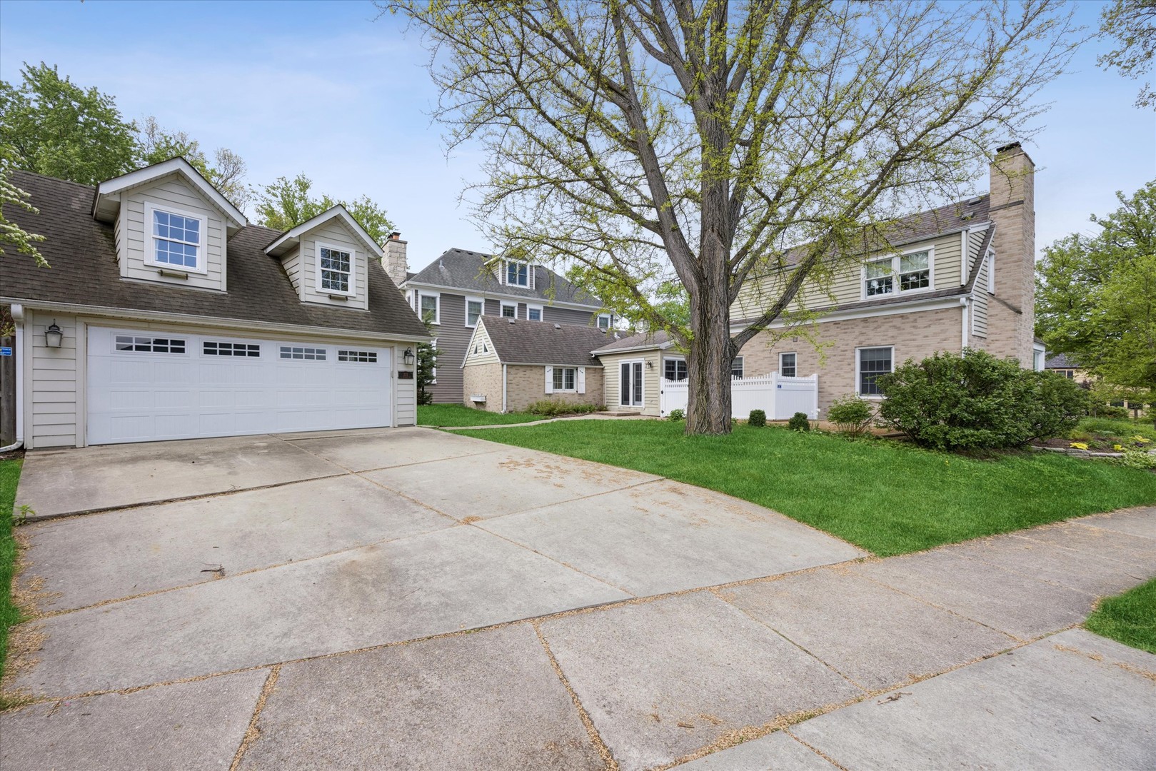 233 S Prospect Avenue, Clarendon Hills, IL 60514