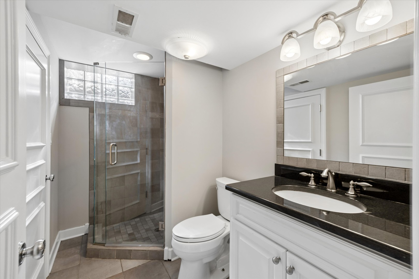 233 S Prospect Avenue, Clarendon Hills, IL 60514