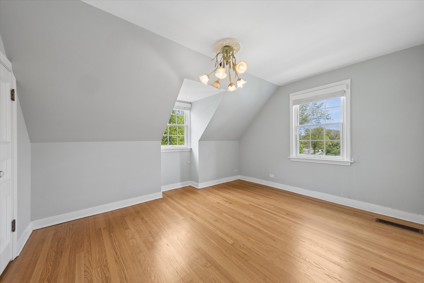 233 S Prospect Avenue, Clarendon Hills, IL 60514