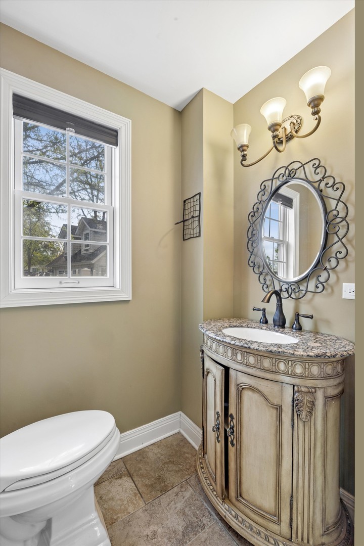 233 S Prospect Avenue, Clarendon Hills, IL 60514