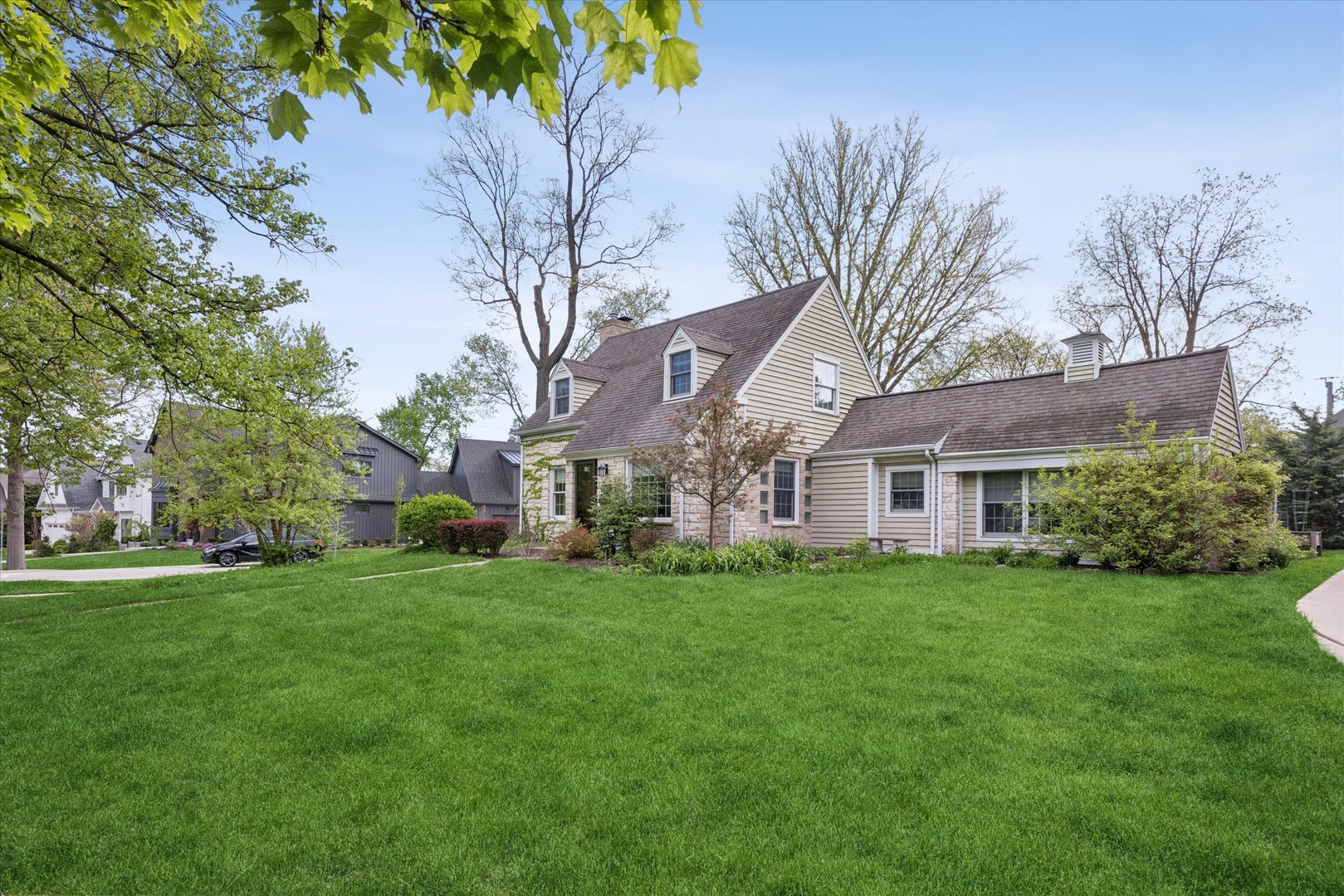 233 S Prospect Avenue, Clarendon Hills, IL 60514
