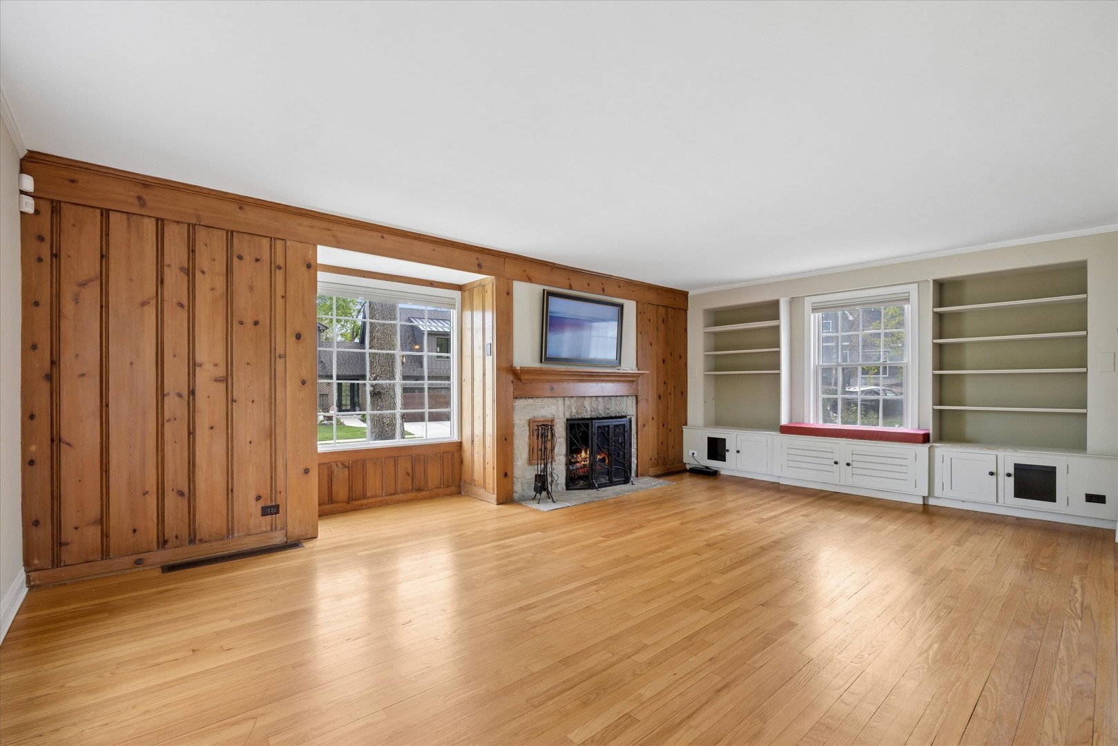 233 S Prospect Avenue, Clarendon Hills, IL 60514