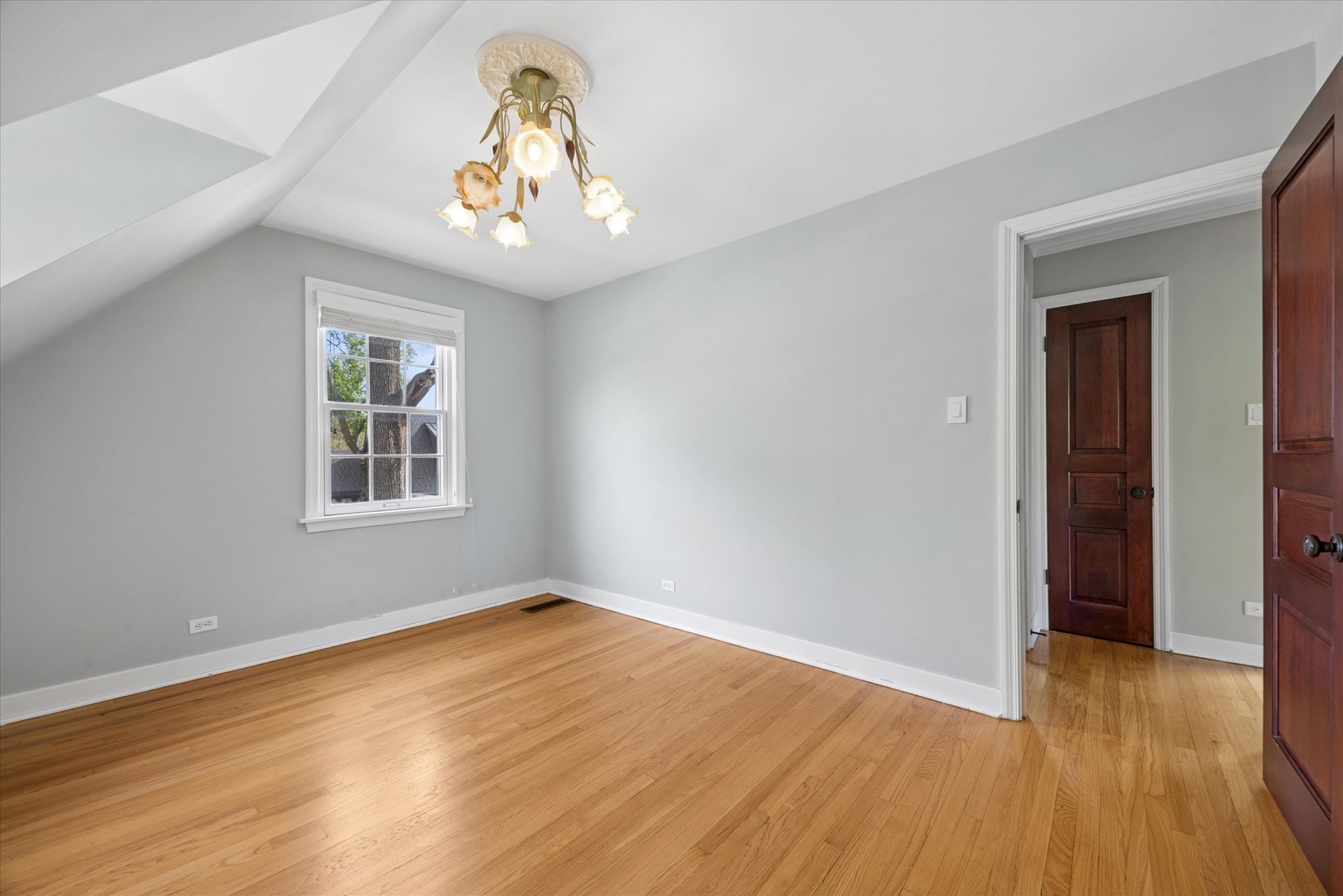 233 S Prospect Avenue, Clarendon Hills, IL 60514