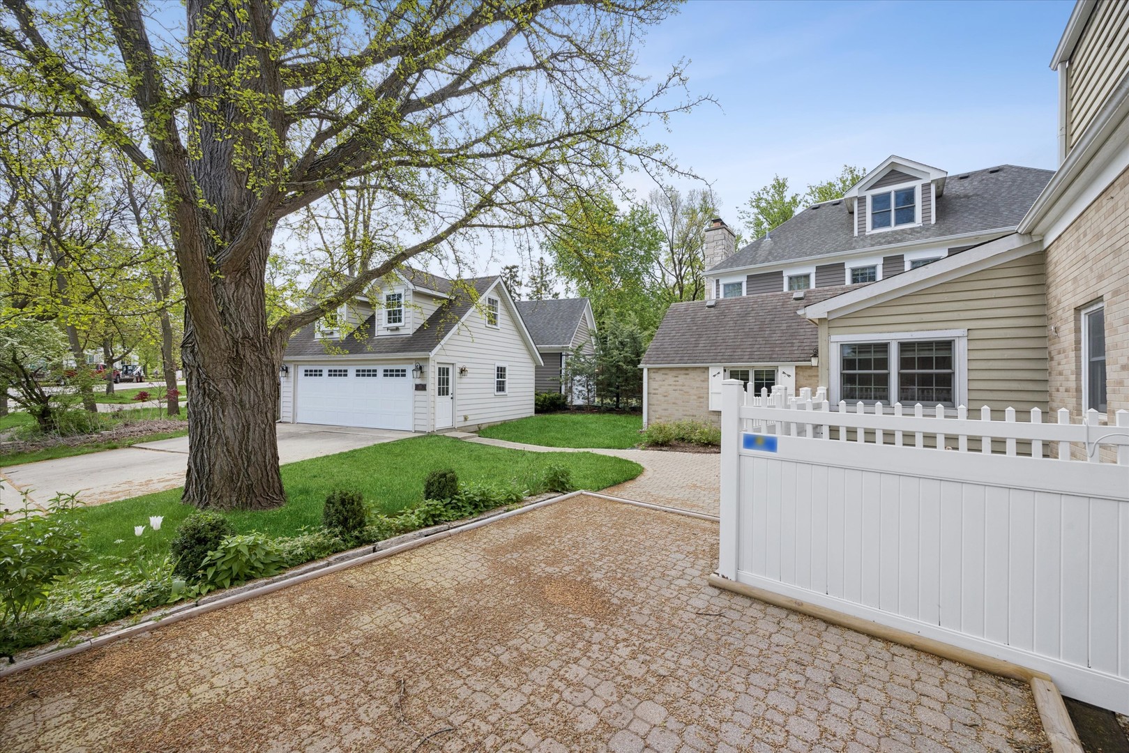 233 S Prospect Avenue, Clarendon Hills, IL 60514