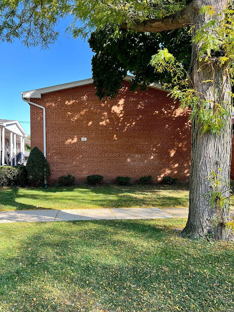 323 N Princeton Avenue #1, Villa Park, IL 60181