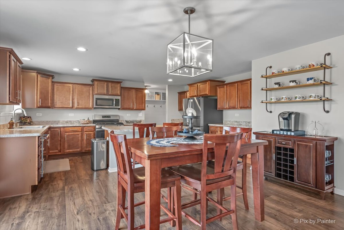 852 Wildwood Drive, Pingree Grove, IL 60140