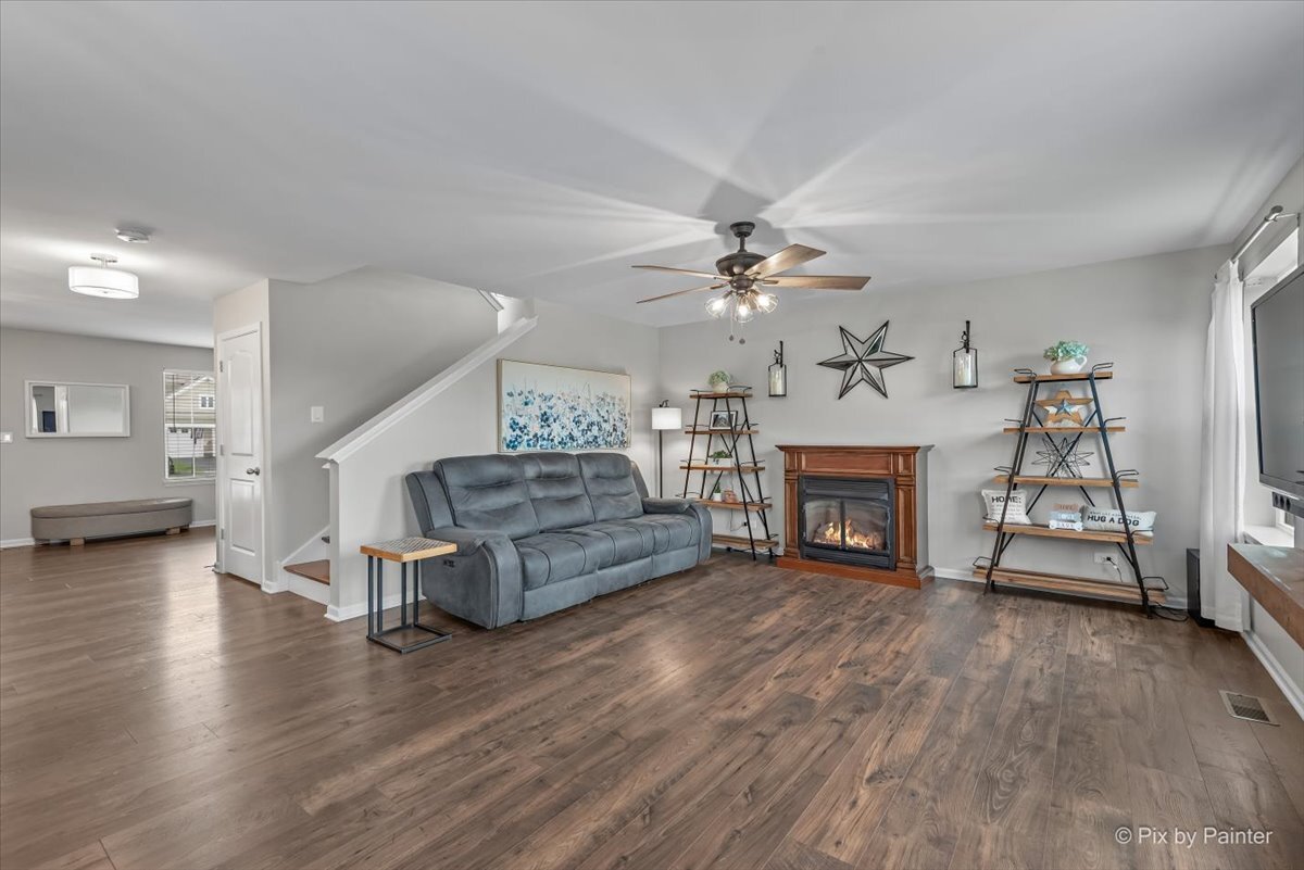 852 Wildwood Drive, Pingree Grove, IL 60140