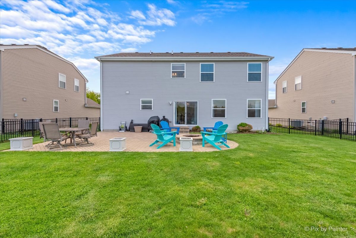 852 Wildwood Drive, Pingree Grove, IL 60140