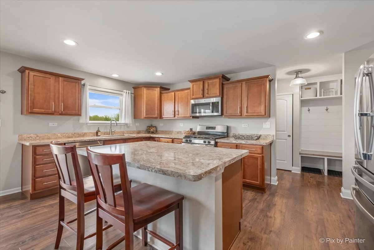 852 Wildwood Drive, Pingree Grove, IL 60140