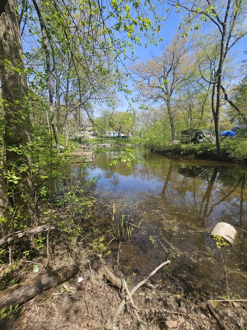 38581 N Hillandale Drive, Spring Grove, IL 60081