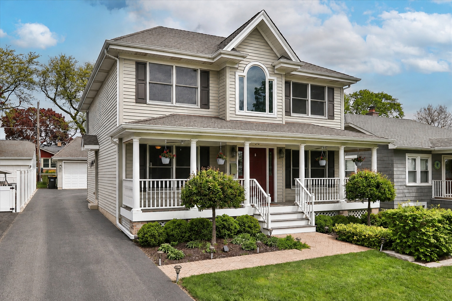 52 W Glenlake Avenue, Roselle, IL 60172