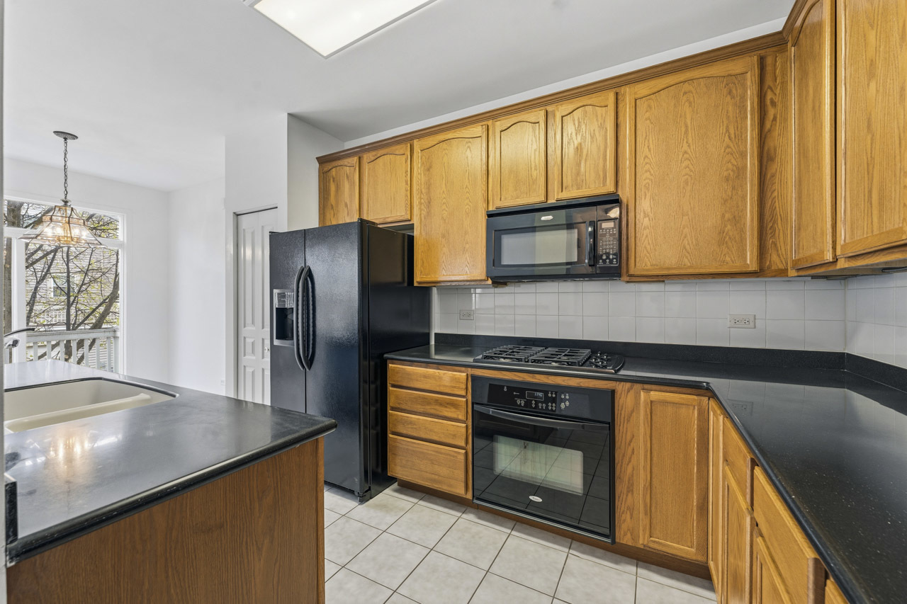 949 Indigo Court, Hanover Park, IL 60133