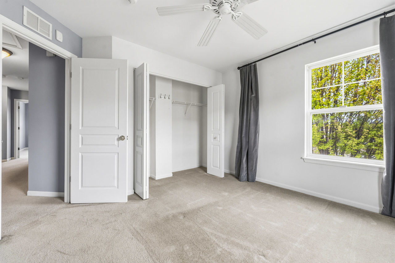 949 Indigo Court, Hanover Park, IL 60133