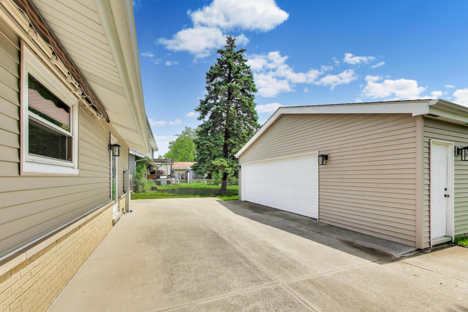 241 Brookhaven Drive, Elk Grove Village, IL 60007