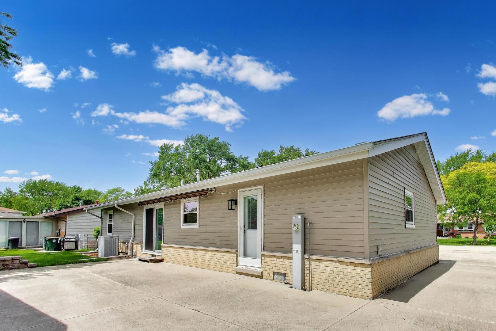 241 Brookhaven Drive, Elk Grove Village, IL 60007
