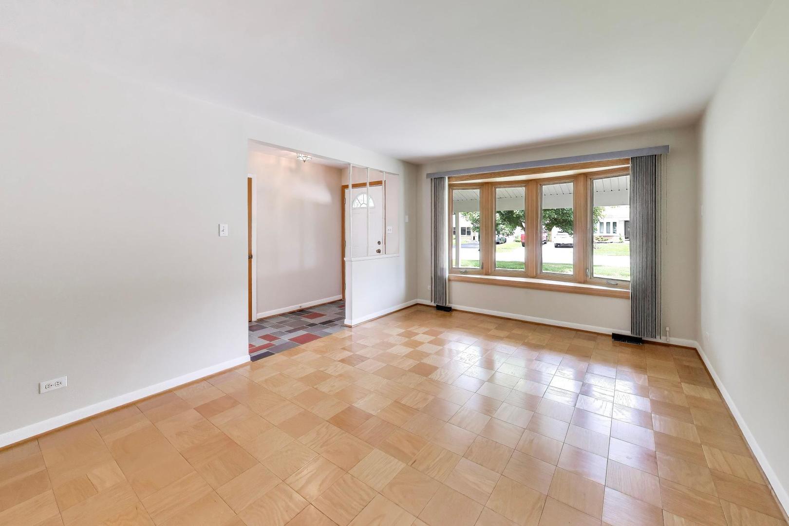 241 Brookhaven Drive, Elk Grove Village, IL 60007