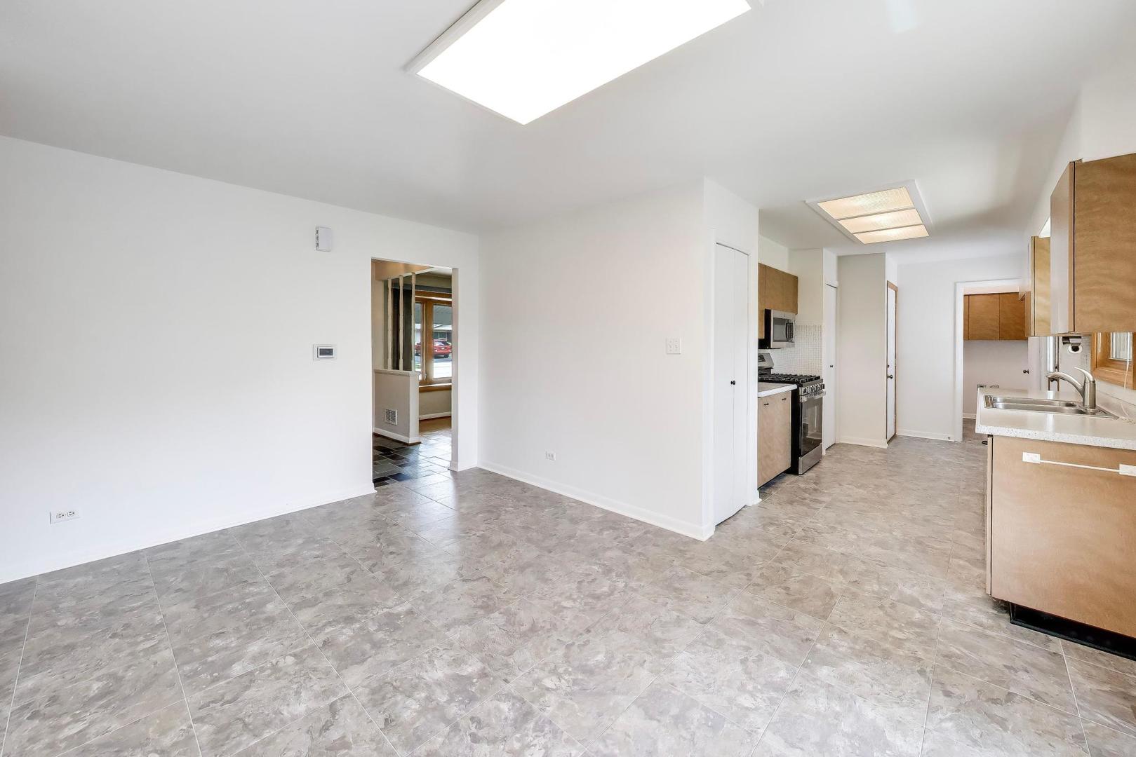 241 Brookhaven Drive, Elk Grove Village, IL 60007