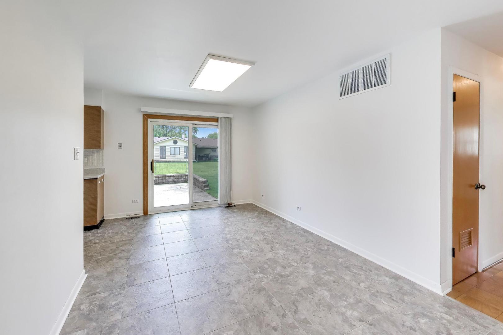 241 Brookhaven Drive, Elk Grove Village, IL 60007