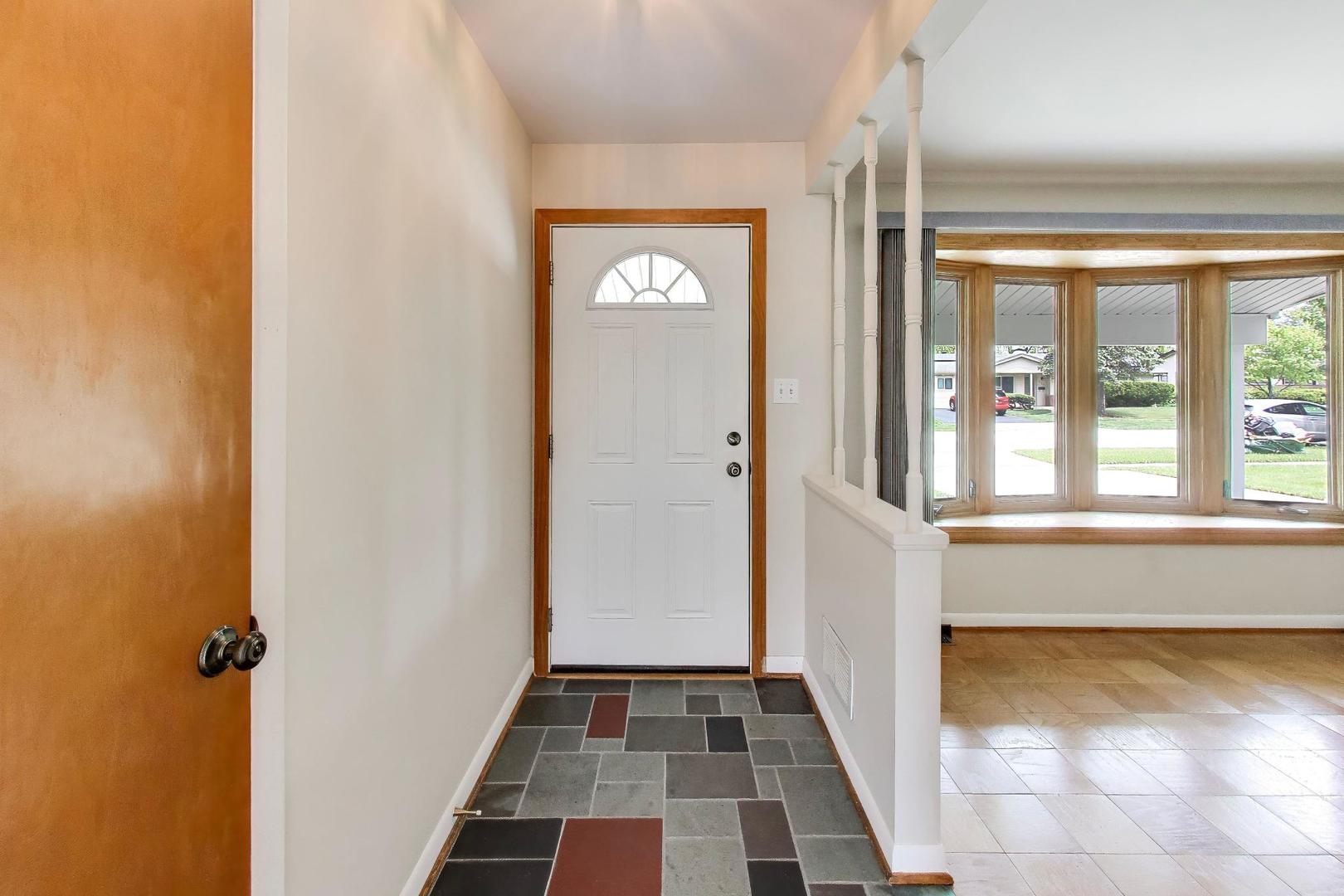 241 Brookhaven Drive, Elk Grove Village, IL 60007