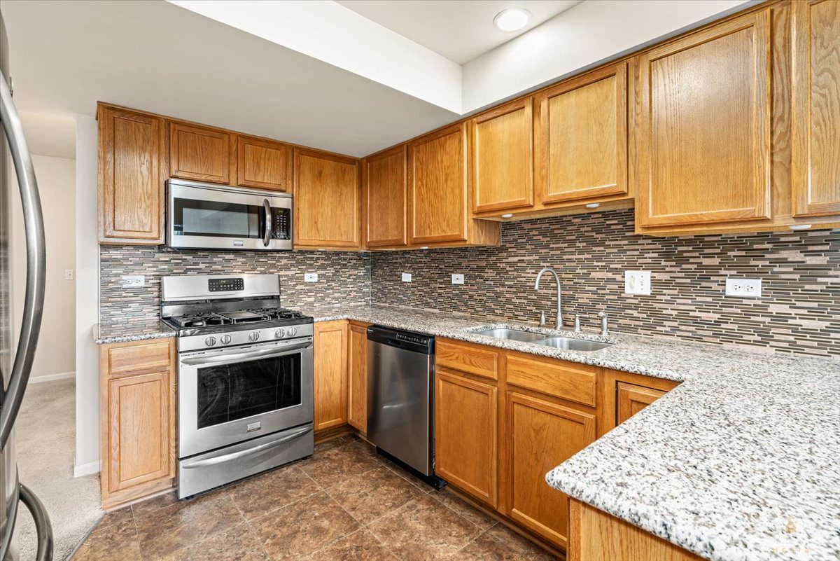 9430 Lenox Lane, Lakewood, IL 60014