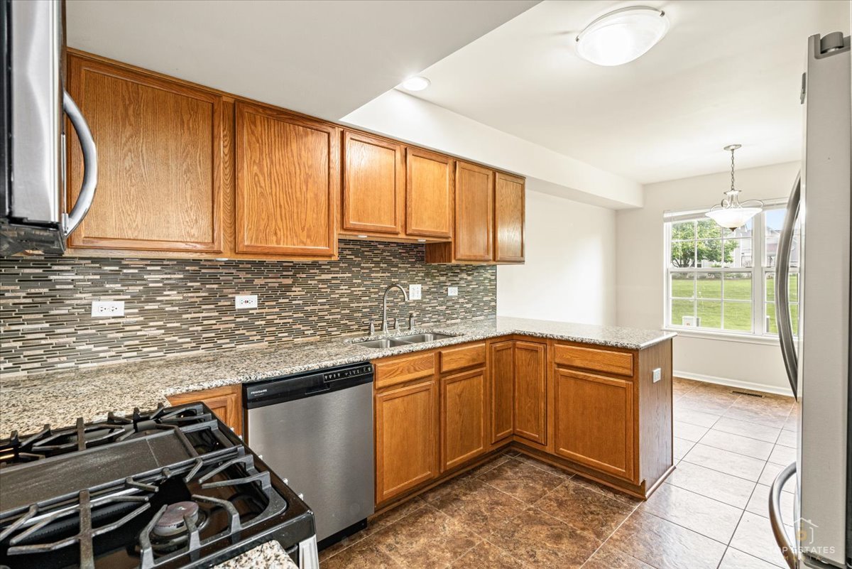 9430 Lenox Lane, Lakewood, IL 60014